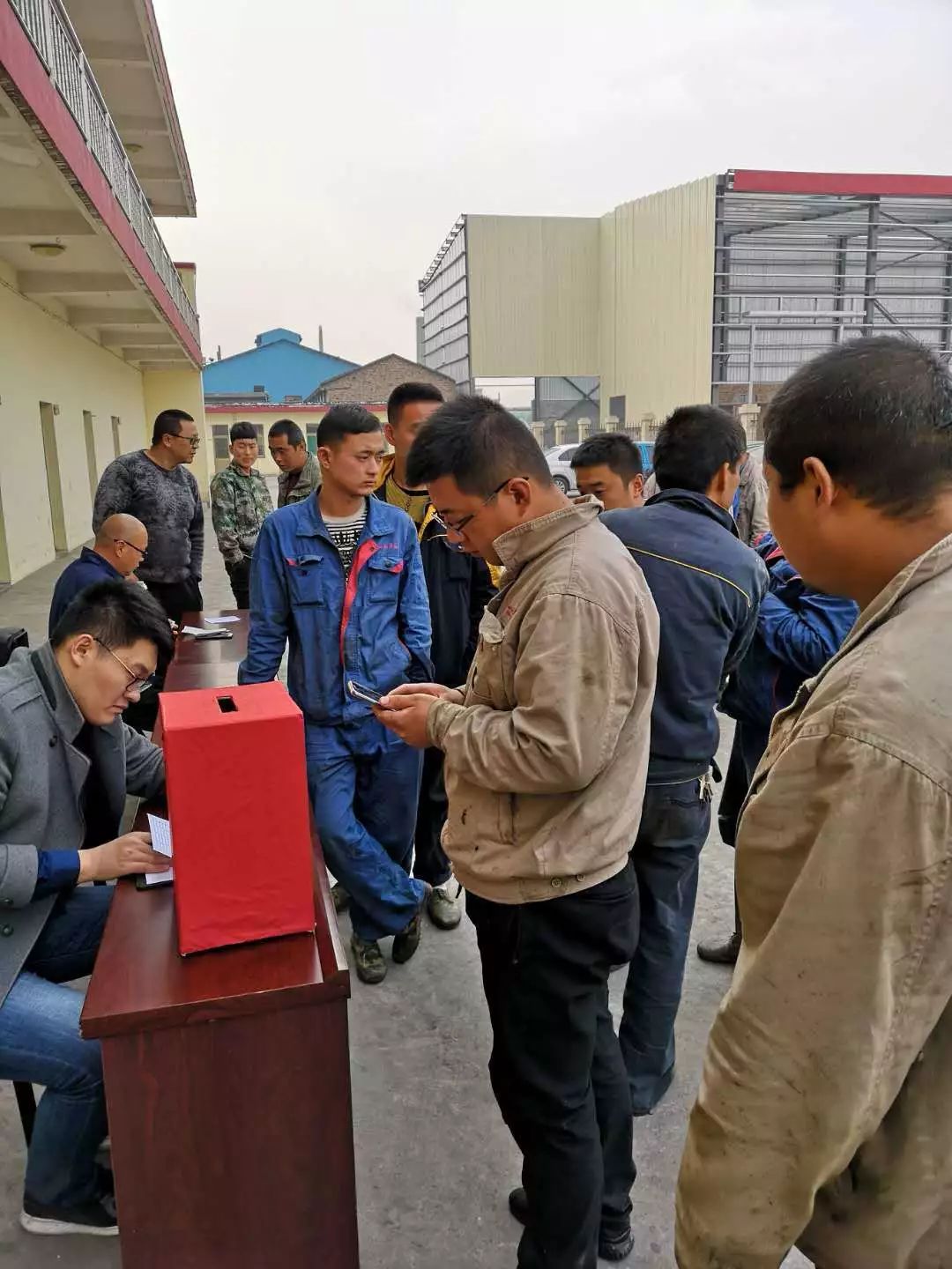 行者无疆，关怀无微不至；美善铺就，百载朝锦暮绣(图16)